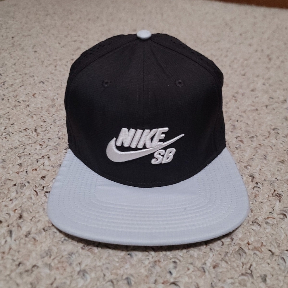 Nike SB Trucker Hat, Aerobill 1st Gen Snapback (SOLD ELSEWHERE)